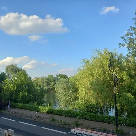 Moderne Proche Paris, Aeroport Et Disneyland
